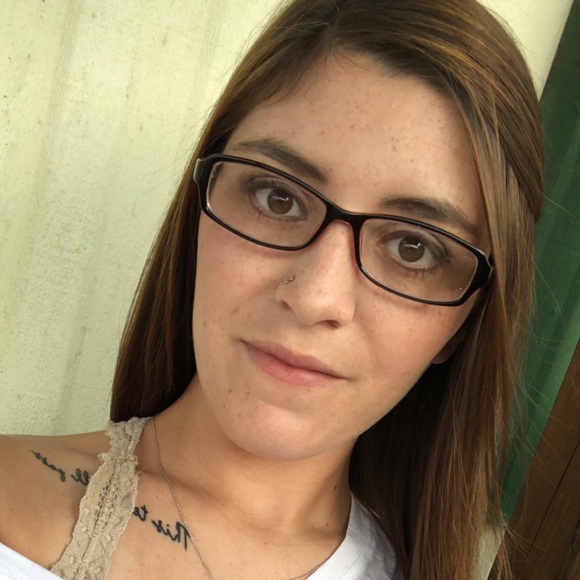 Meet your Posher, Alison - Picture 1 of 1